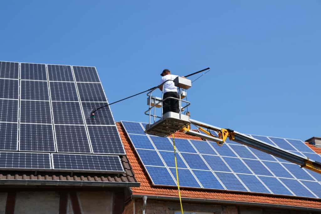 Die Bedeutung der Wartung von PV-Paneelen: Ihr Solarinvestment zum Strahlen bringen